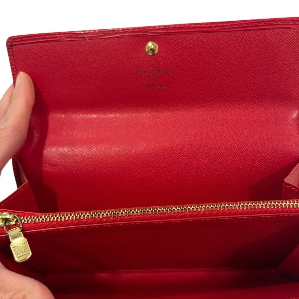 Louis Vuitton elegant louis
